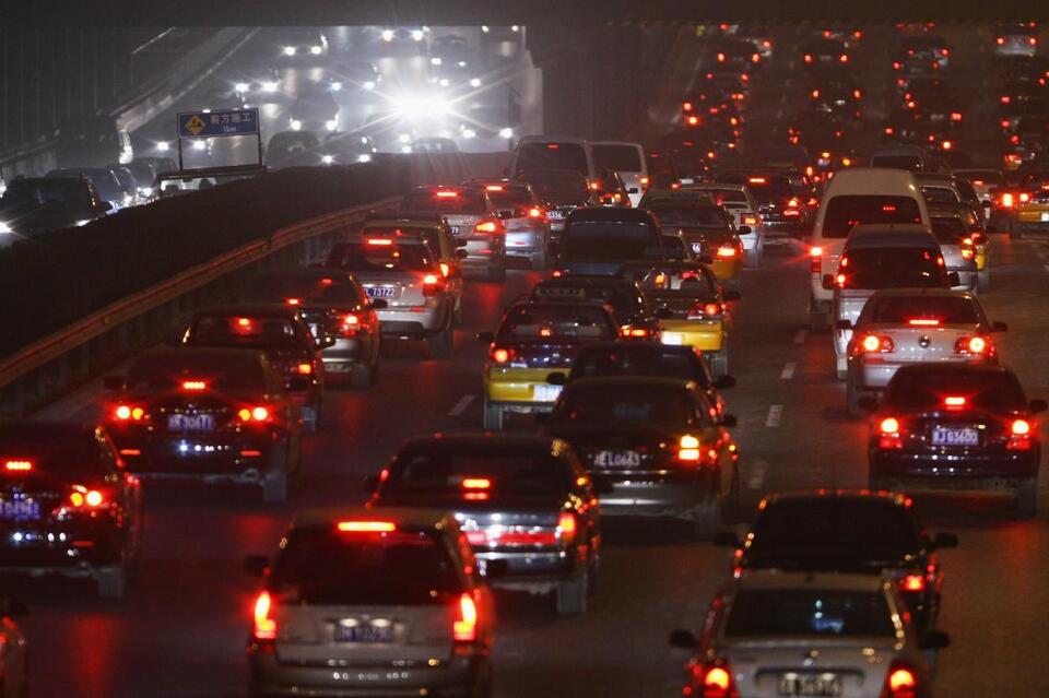 Why are El Paso drivers obsessed with high beams?
