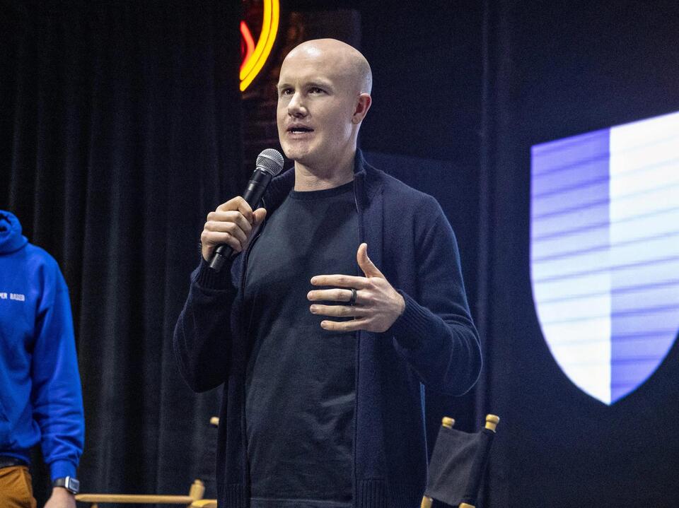 Coinbase CEO's AI Ultimatum: Onboard or Out!