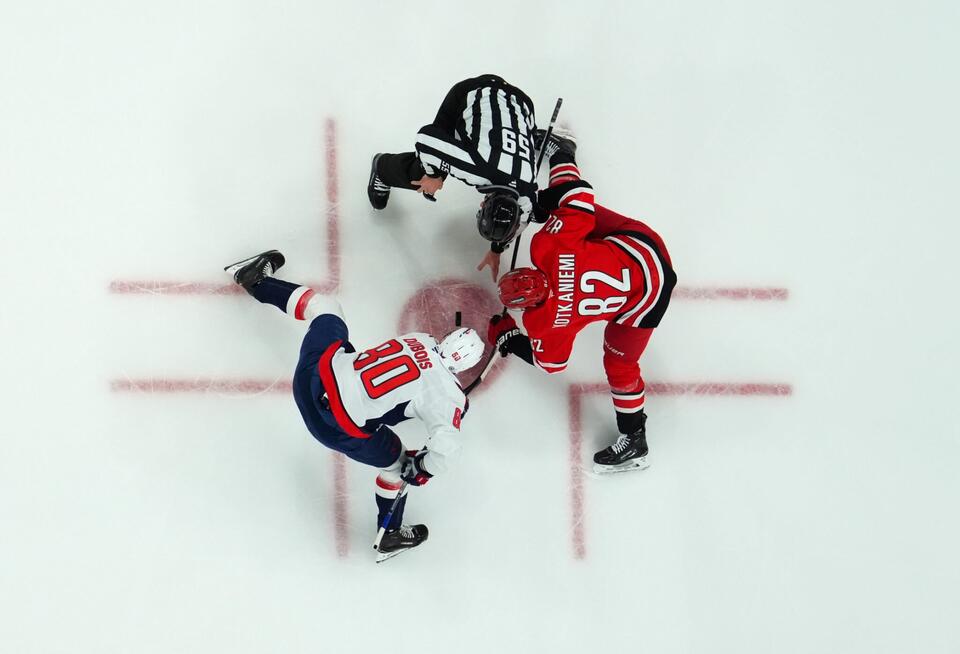 Canucks Eyeing Big Move for Middle-Six Centre?