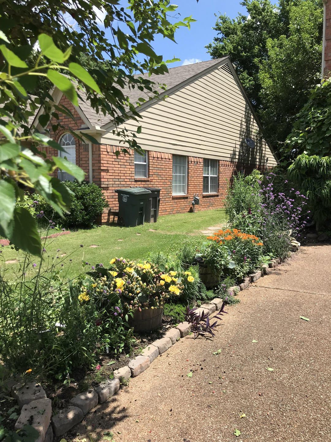  hoa said no vegetable gardens in front yards