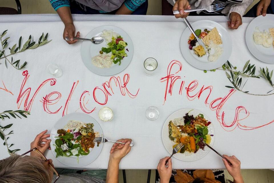 Evansville’s 1,000-seat dinner brings neighbors together