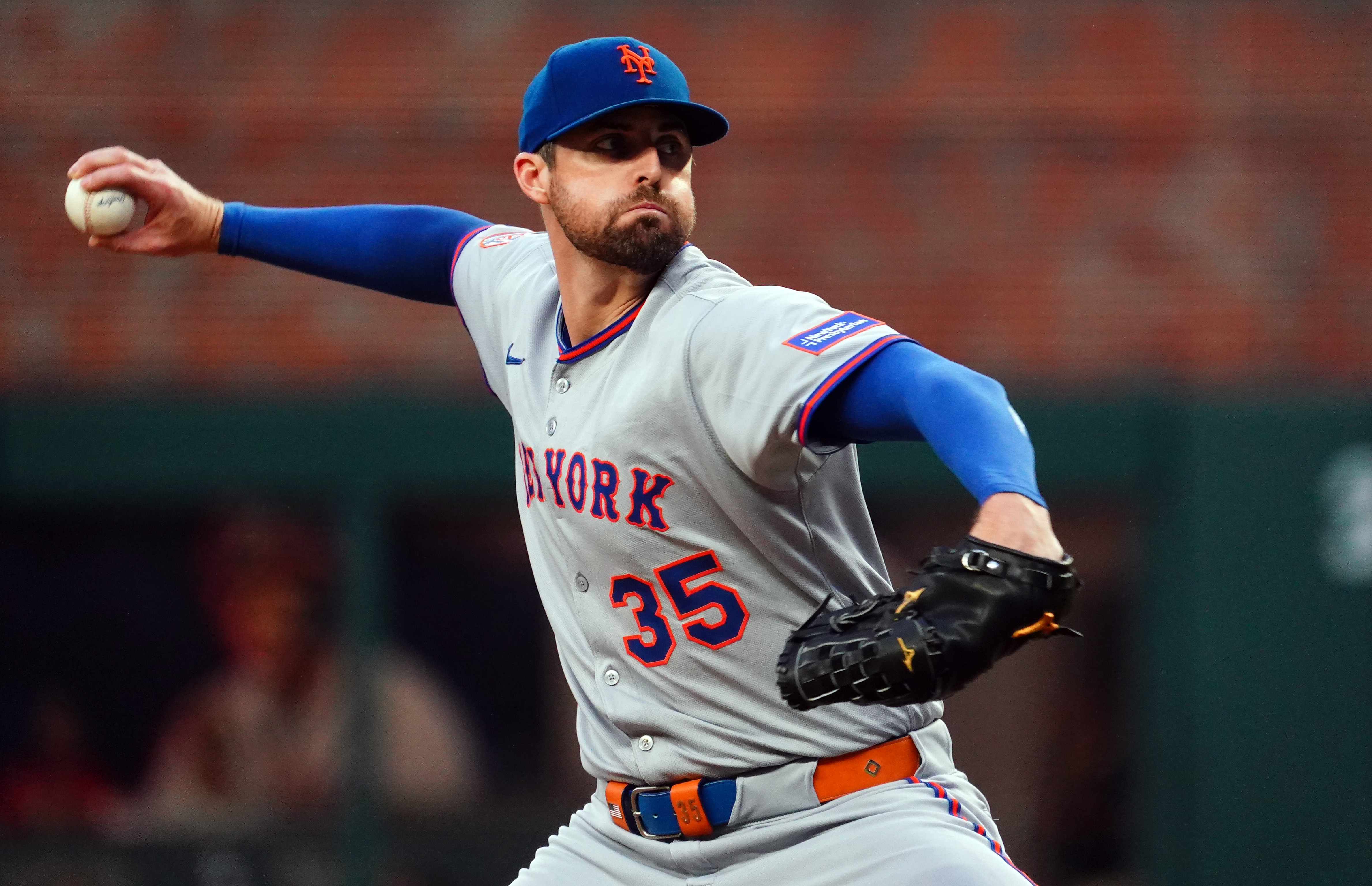 Holmes brings the heat, Mets mash Braves