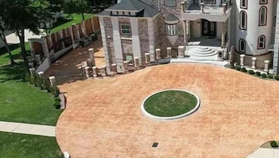 Texas mansion sparks debate over design and waste