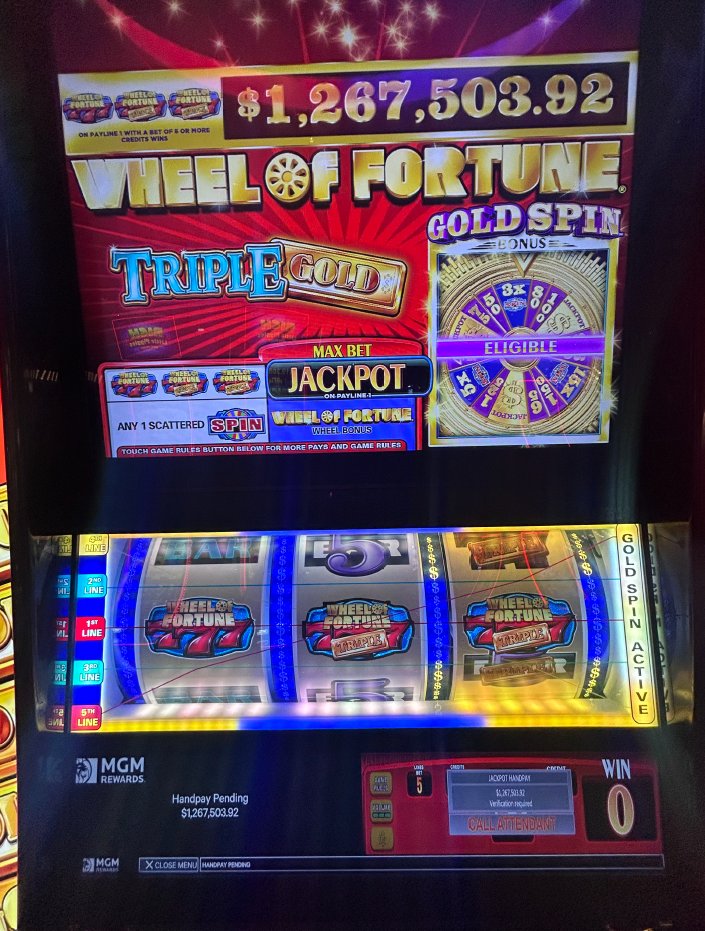 Vegas slot spin turns $10 into $1.2M