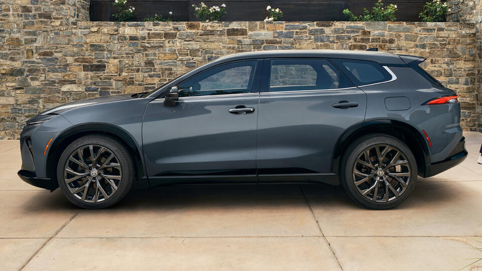 Toyota’s Crown Signia Lease Is a Hidden Gem