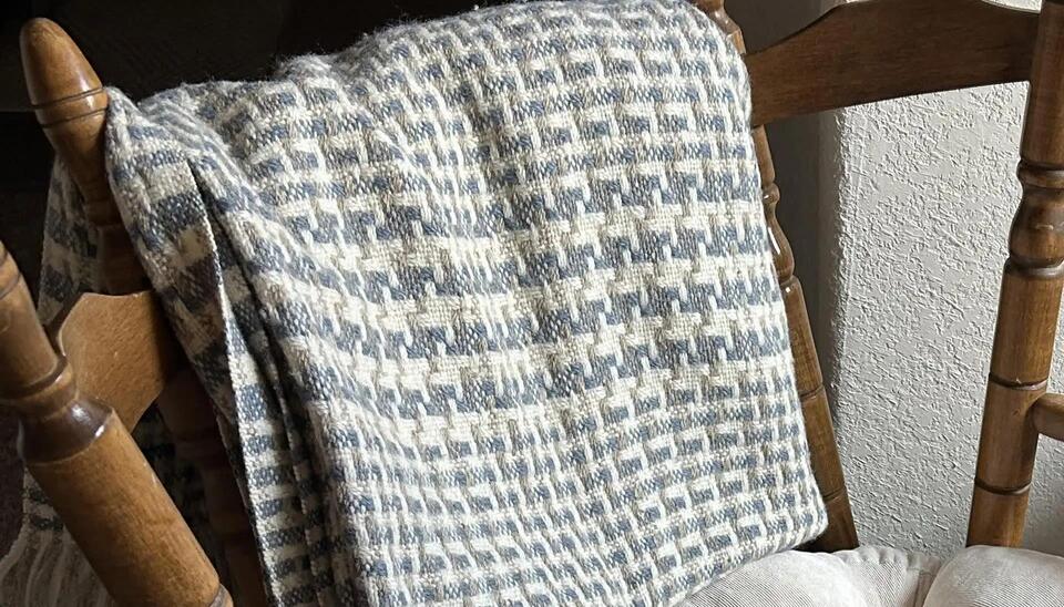 Thrift Store Jackpot: $2 Chair & $5 Pendleton?!