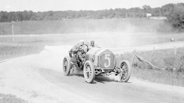The Hemi Engine’s Wild Origins Aren’t What You Think