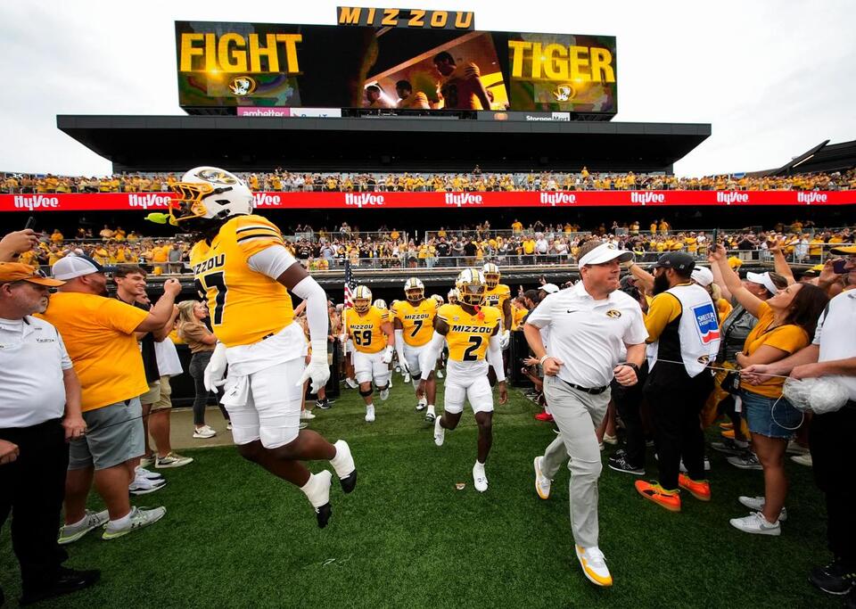 QB showdown heats up in Columbia