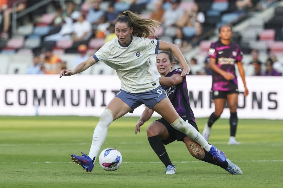 Huerta makes NWSL history in wild Dash draw