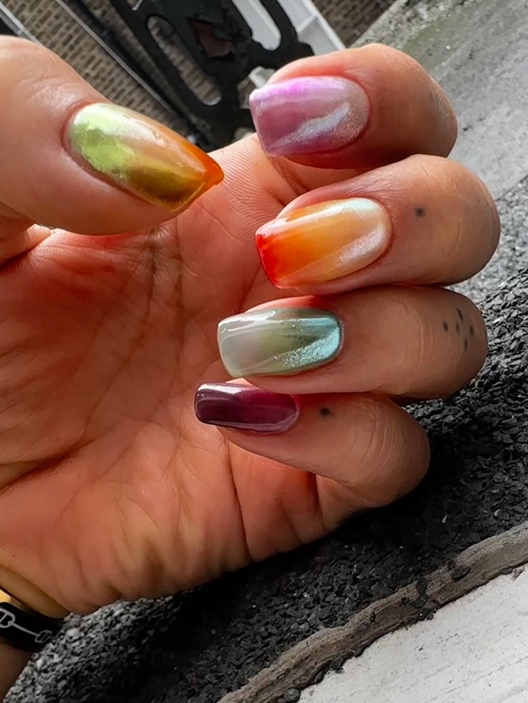 Rita Ora’s Chrome Nails: Copycat Debate 🎨