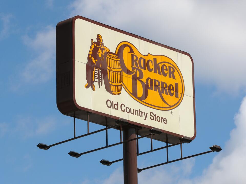Cracker Barrel New Logo: Why All the Fuss?