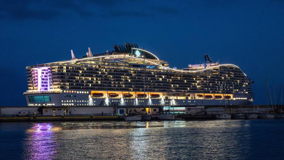 Cruise Ship Goes Dark: Would You Panic?