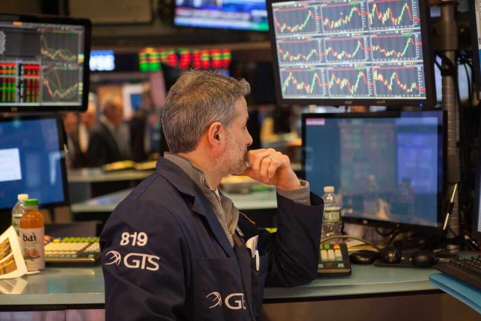 Coffee Stocks & Rate Cut Hopes: What's Brewing?