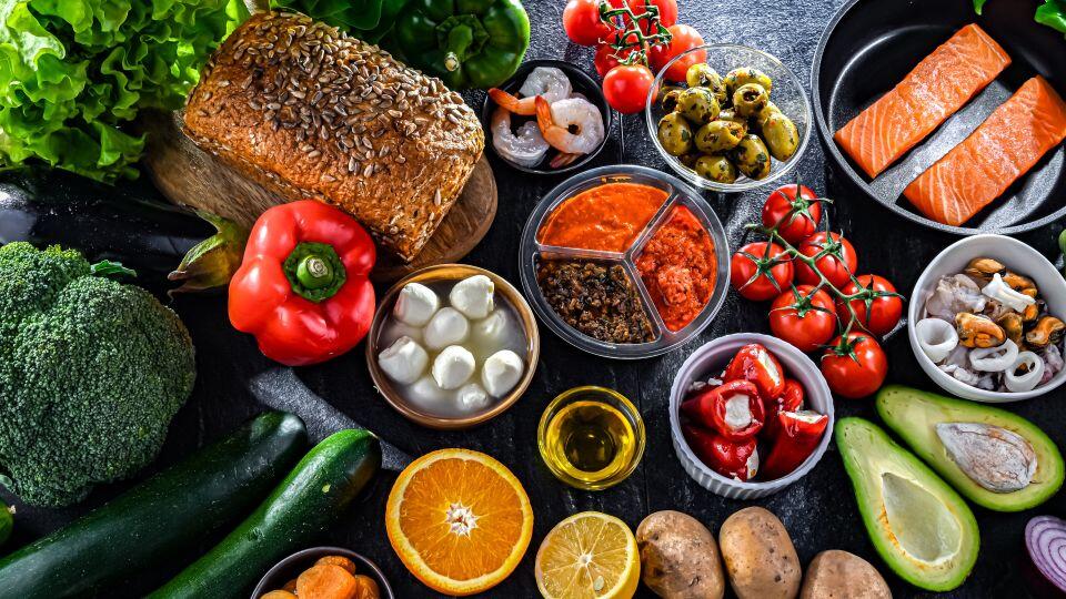 Mediterranean Diet Slashes Alzheimer’s Risk!