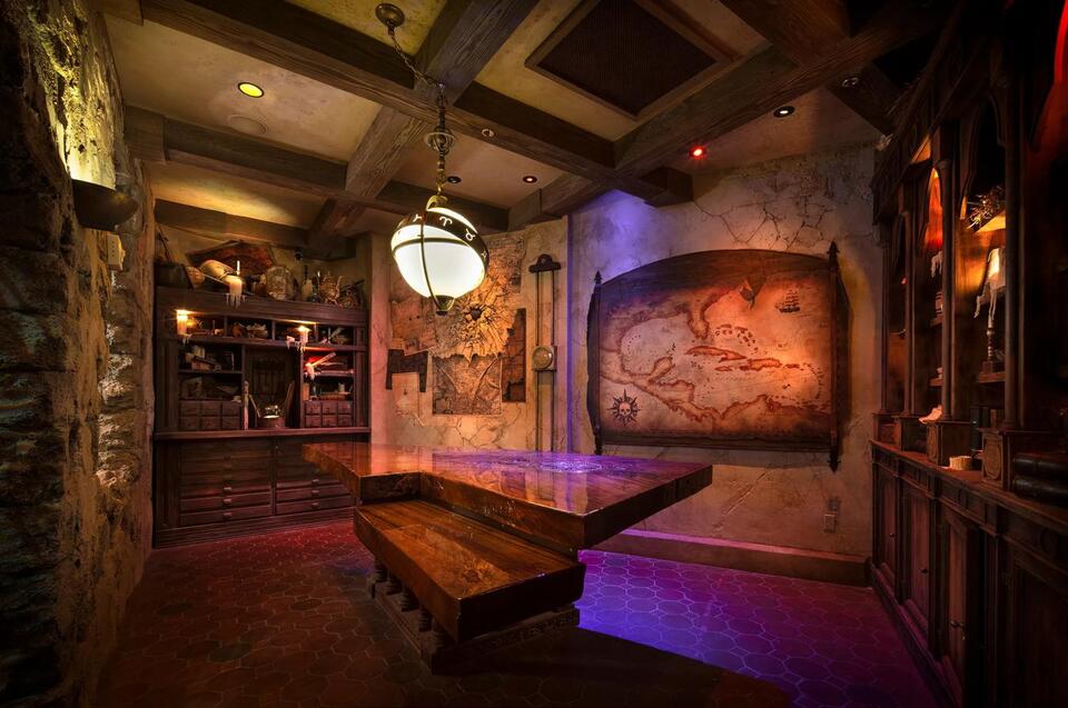Pirates of the Caribbean tavern craze hits Disney World