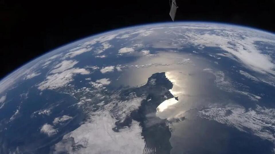 Earth’s Wild Past: Quakes, Volcanoes & Life?