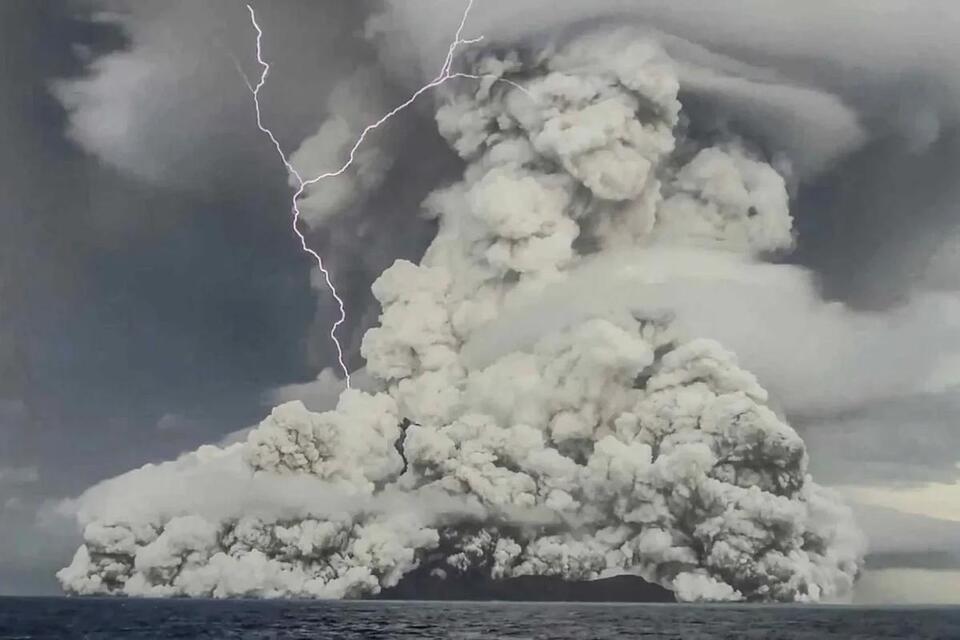 Earth’s Wild Past: Quakes, Volcanoes & Life?