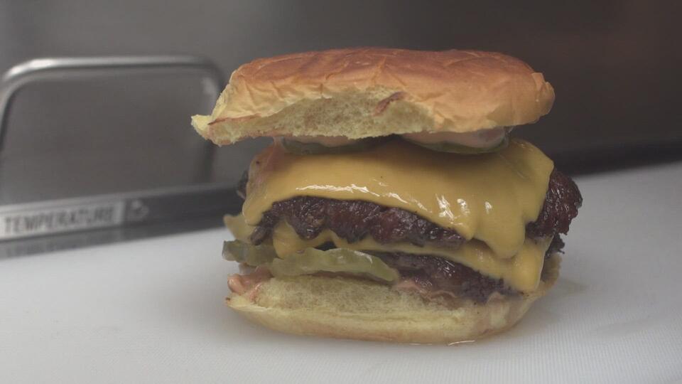 Dallas burger craze: Hour-long lines for simplicity