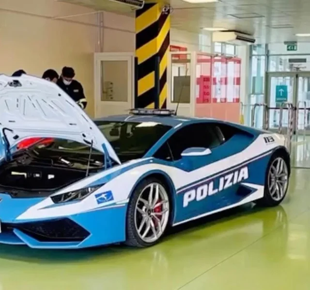 Italian Police Deliver Donor Kidneys in Lamborghini in Just 2 Hours💪🏻