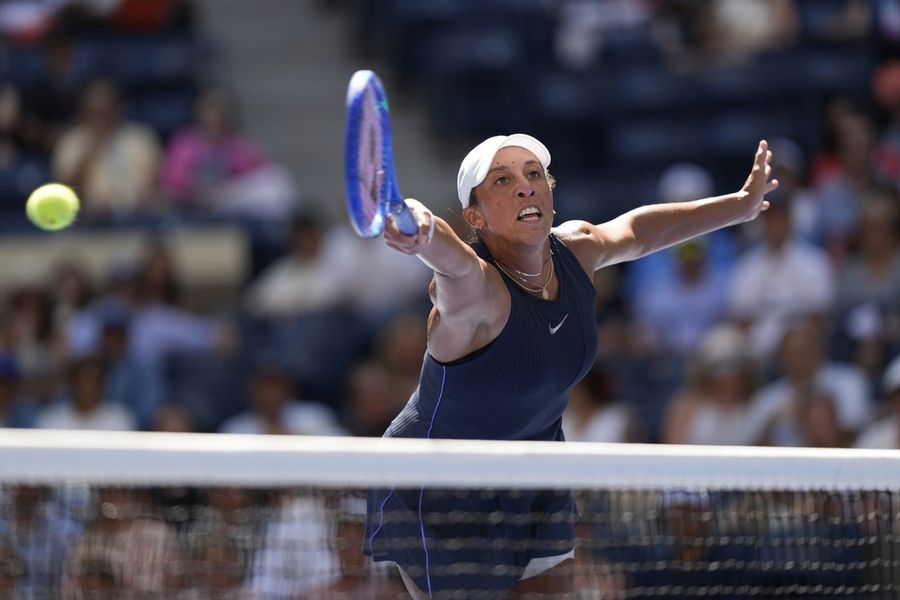 Venus at 45 falls in heartbreaking defeat