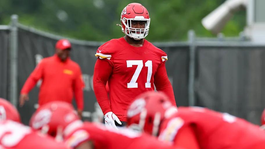 Chiefs rookie Josh Simmons shakes up the O-line