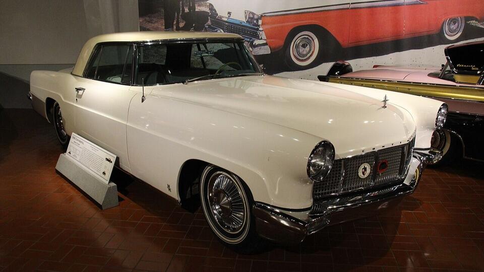 This Car Was America’s Ultimate Flex