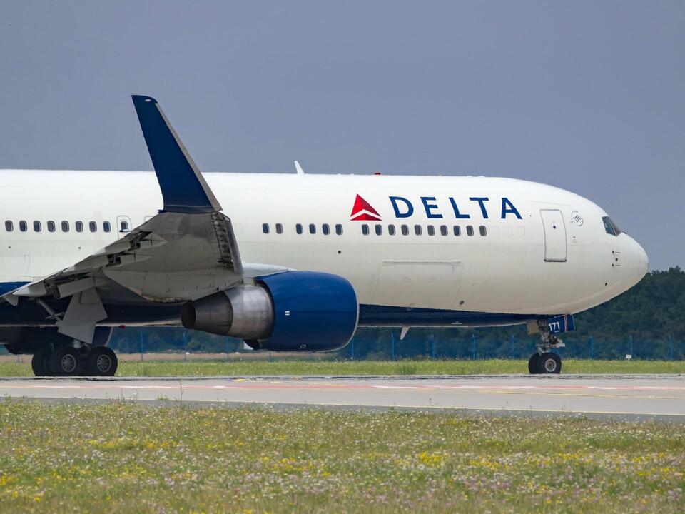 Delta’s Snack Cart Just Got a Cheesy Upgrade
