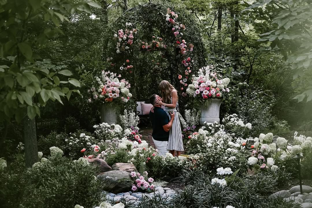 Taylor Swift Engaged to Travis Kelce?!