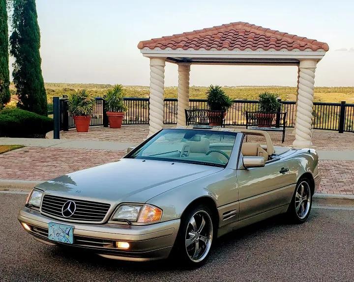 Classic Mercedes SL500 turns heads in Clermont
