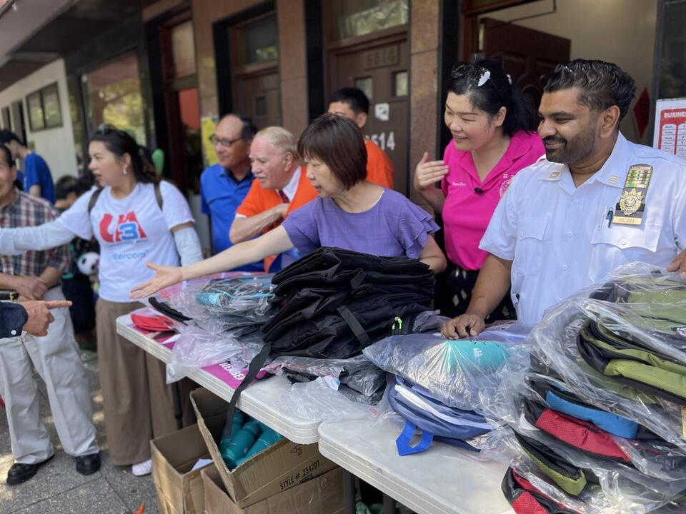 Brooklyn neighbors gear up kids for school