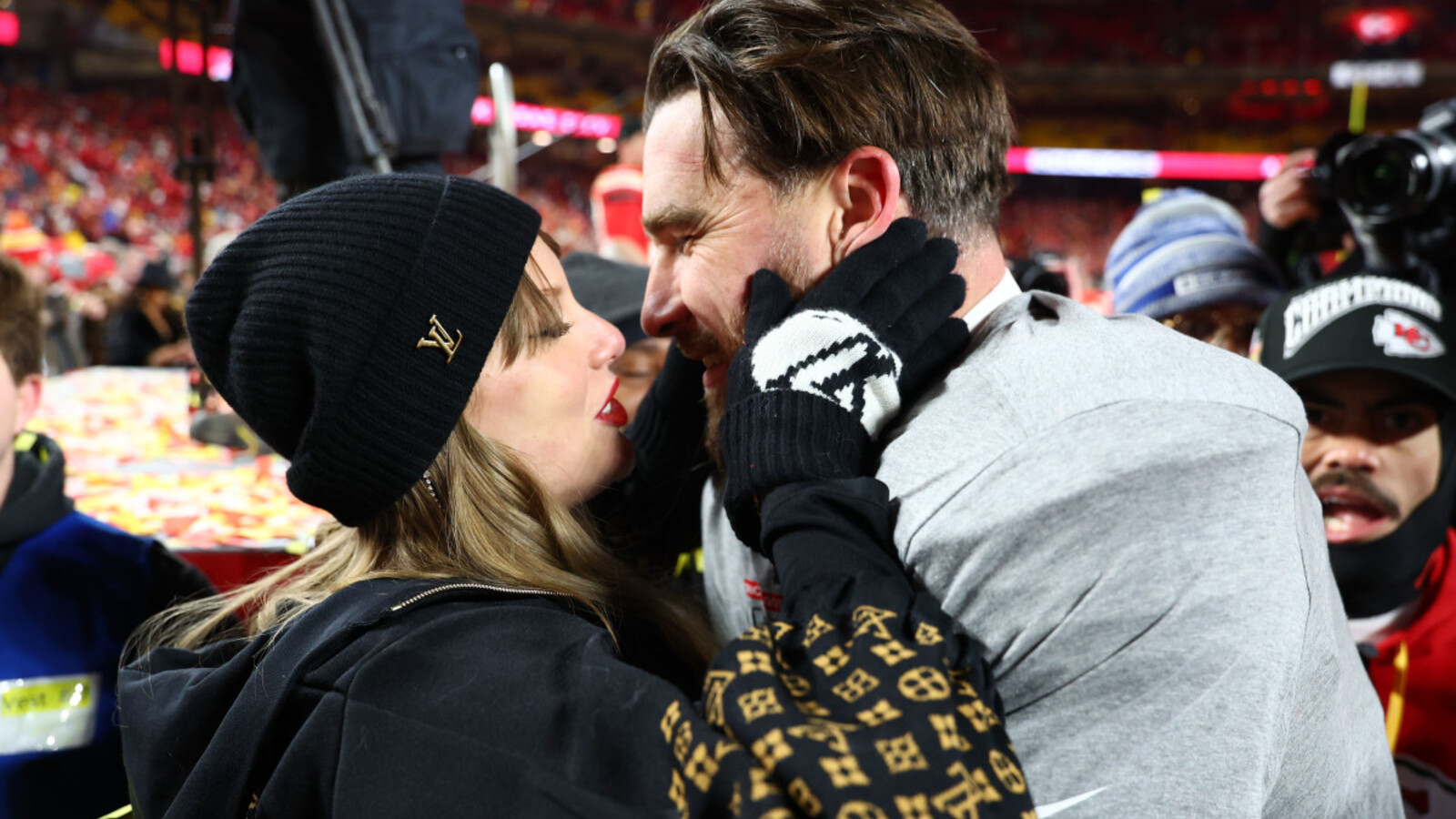 Kelce locks down T-Swift forever
