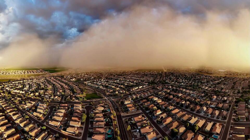 Phoenix haboob plunges city into darkness