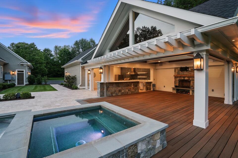 NFL star’s Great Falls mansion up for grabs