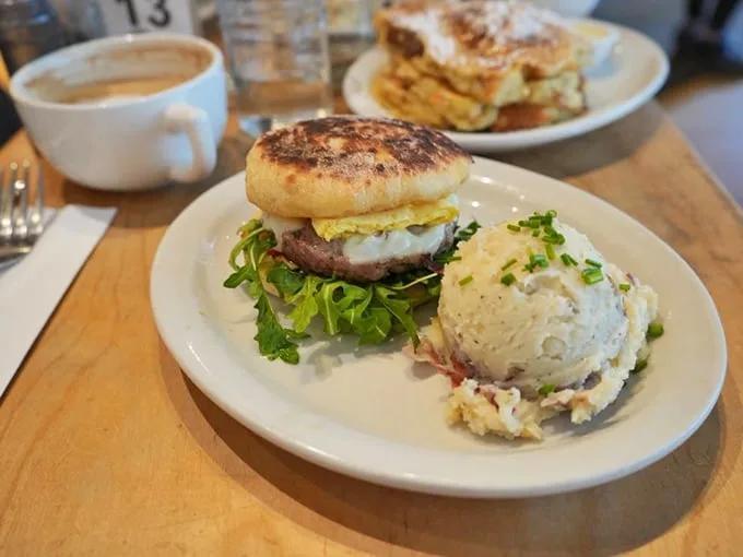 Chicago’s hidden omelet gem in Lakeview