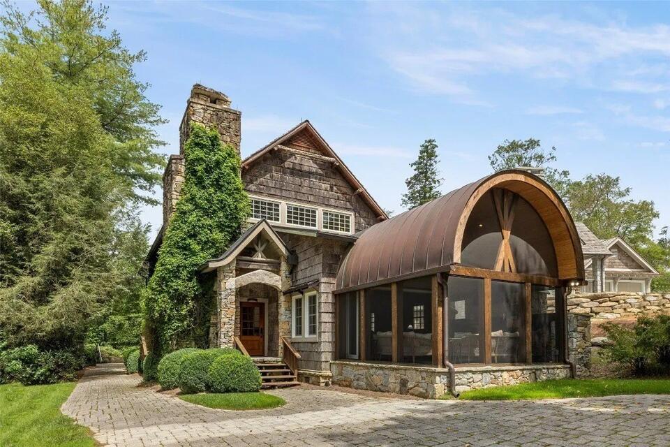 Would you buy a $300K raccoon house in Parkton?