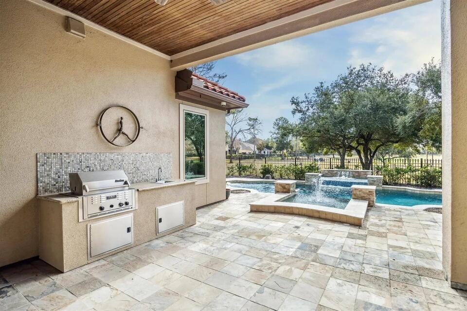 Deshaun Watson sells Houston mansion amid Browns journey