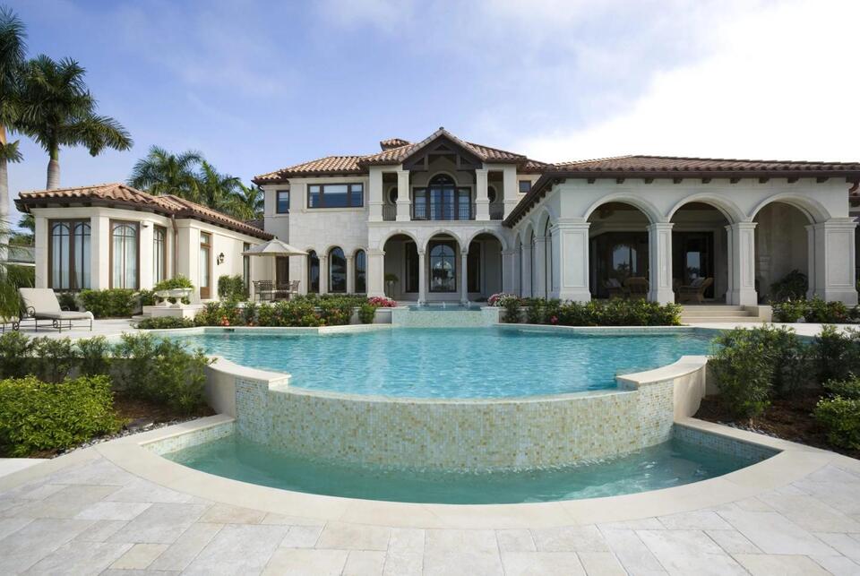 Would You Sleep Over Before Buying a Mansion?