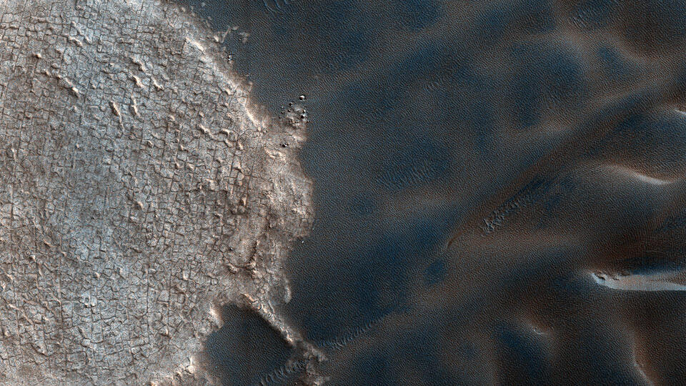 Mars Rover Finds Giant 'Megaripples'!
