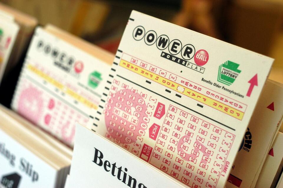 Powerball jackpot climbs to $950 million