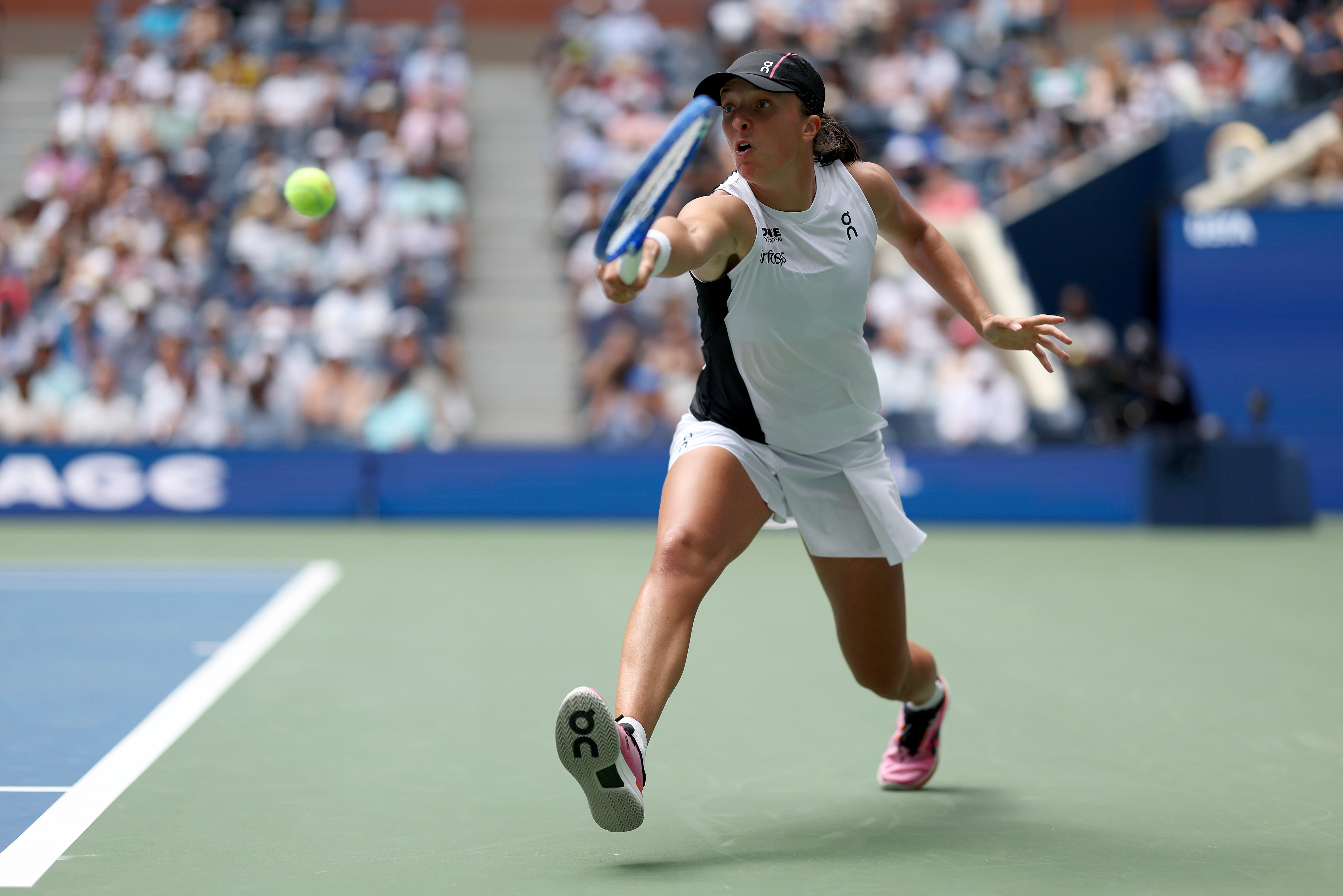 Swiatek shuts down the noise at US Open
