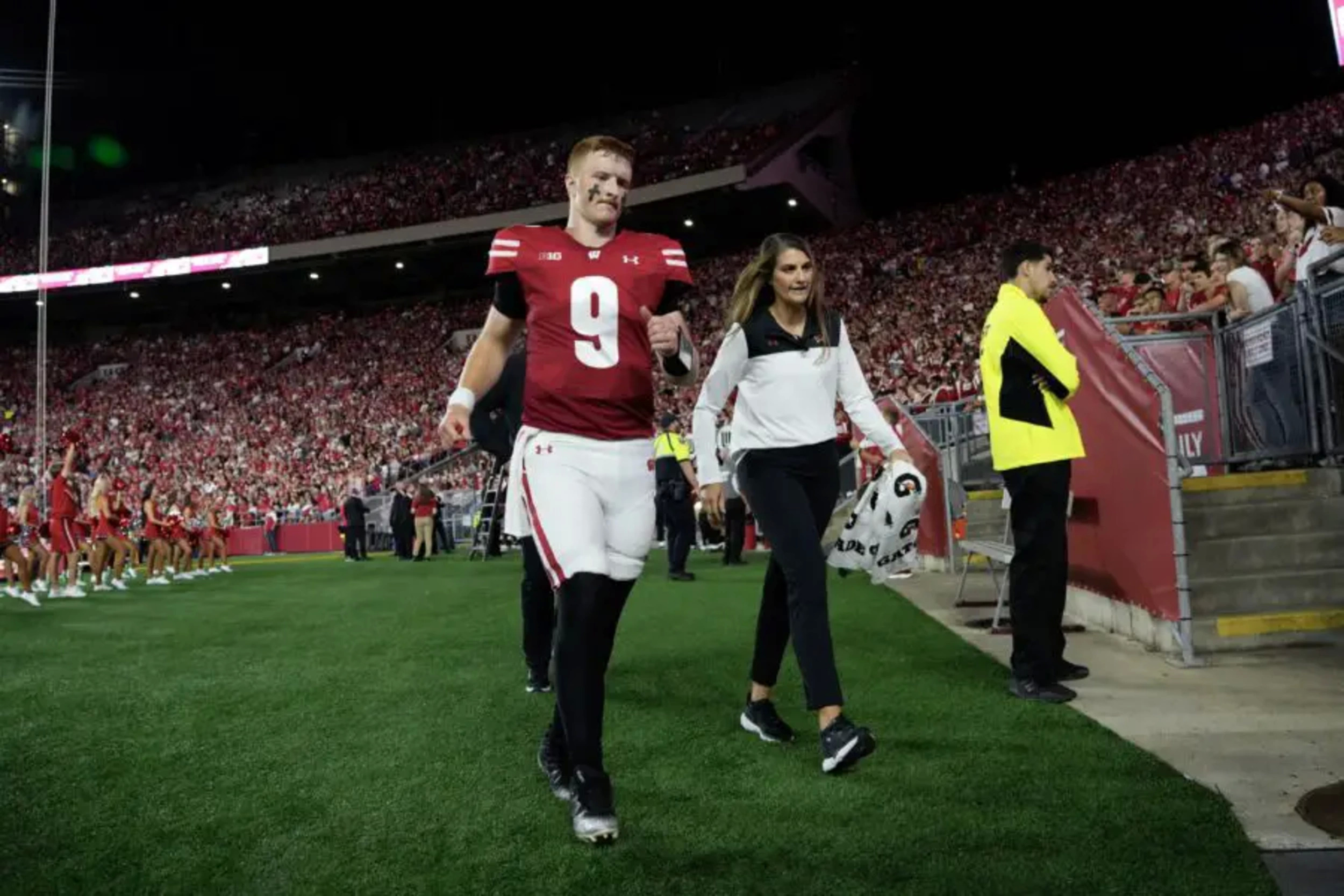 Badgers D dominates, but offense in shambles
