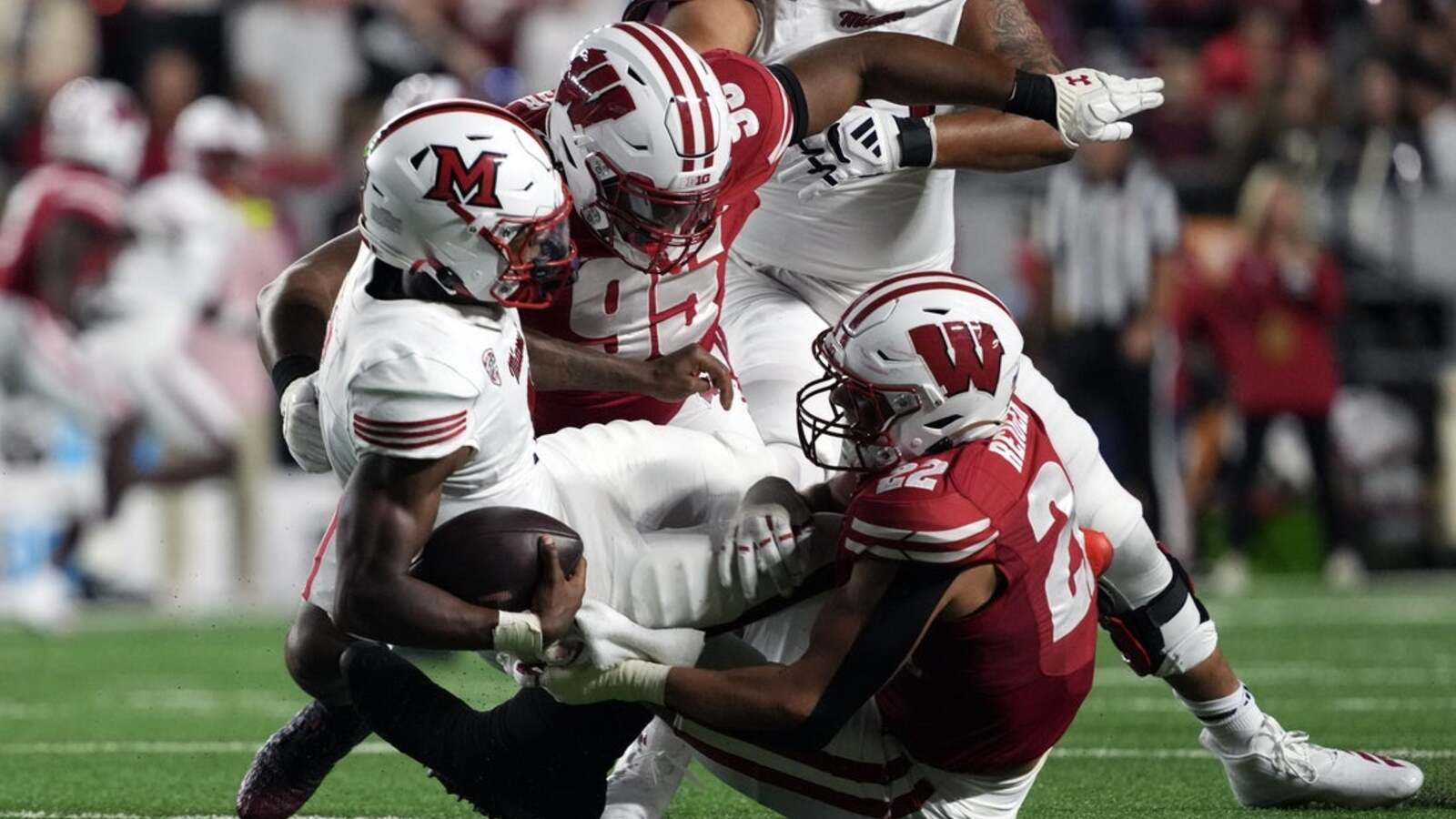 O'Neil's clutch debut saves Wisconsin