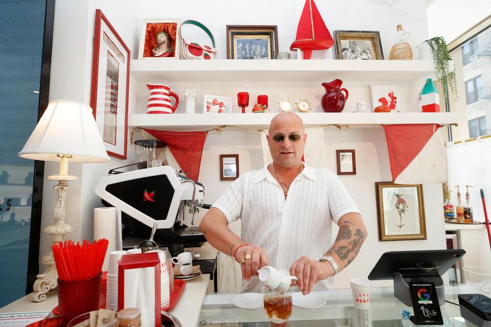 NYC’s Sauce Boss Sells Gravy From a Limo