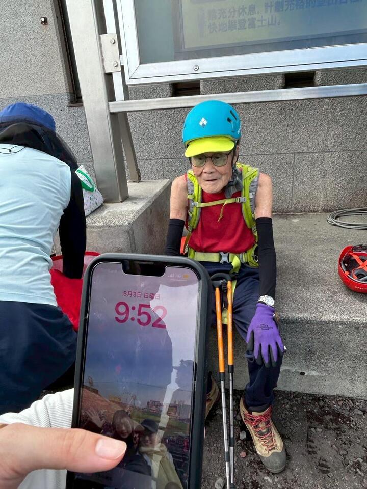 102-Year-Old Summits Fuji, Calls It ‘Meh’