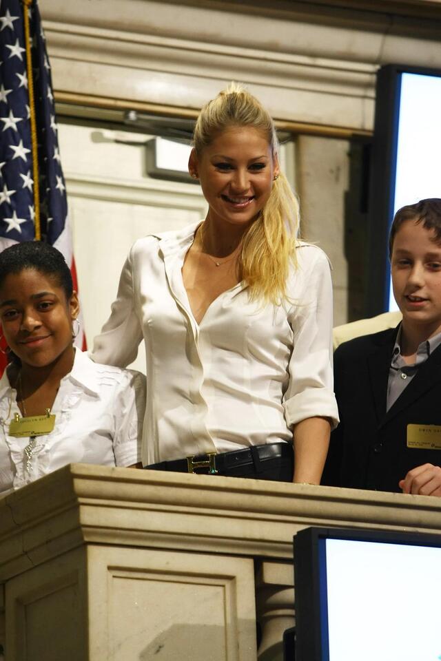 Anna Kournikova Back in the Spotlight