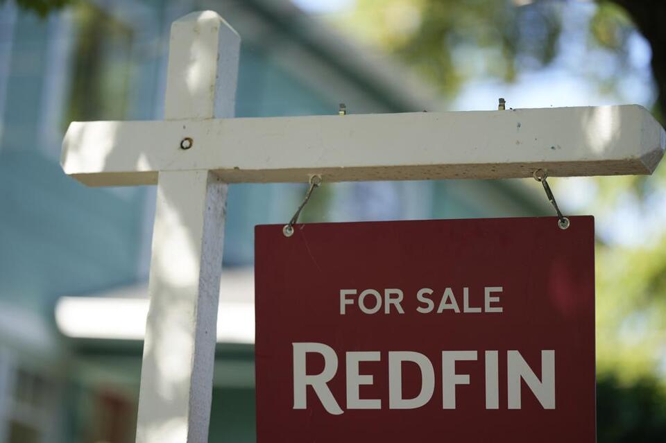 Mortgage Rates Dip—Is It Time to Buy?