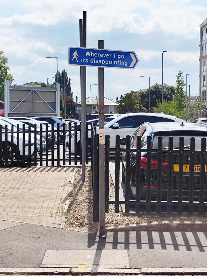 20 Signs That’ll Make You LOL IRL