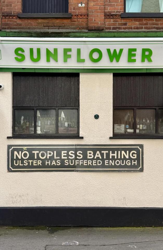20 Signs That’ll Make You LOL IRL