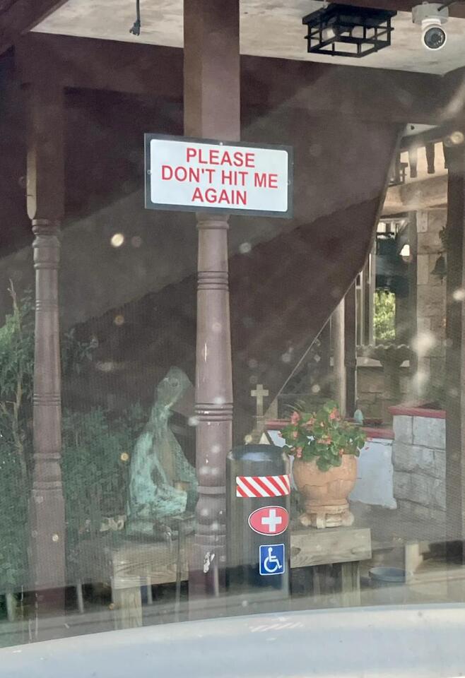 20 Signs That’ll Make You LOL IRL