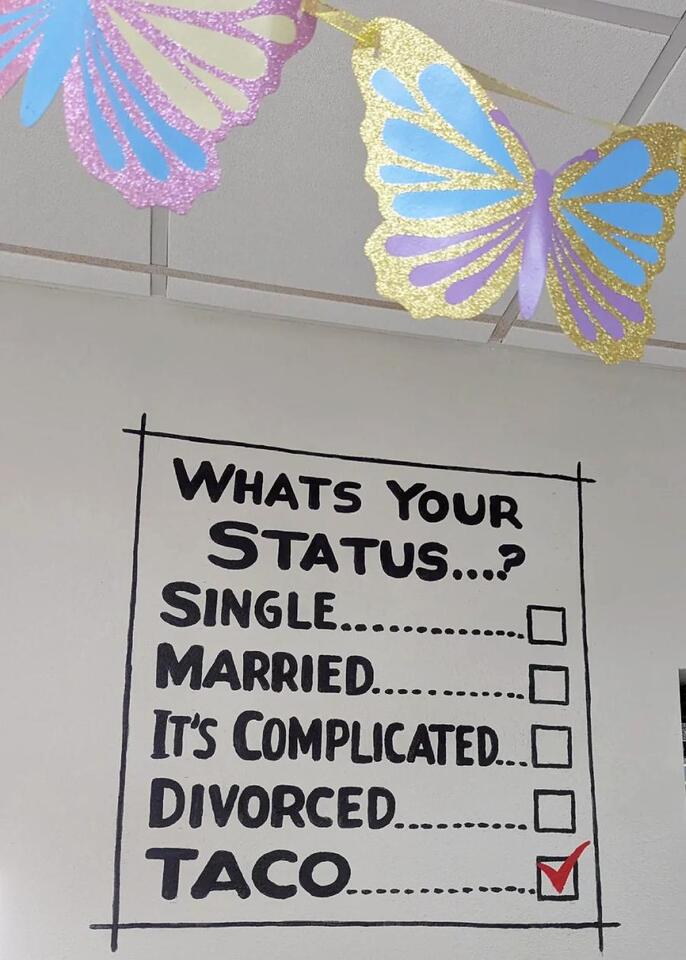20 Signs That’ll Make You LOL IRL